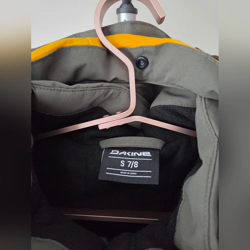 NWT Dakine Youth Snow Jacket Green and Yellow Hooded Sz.7-8